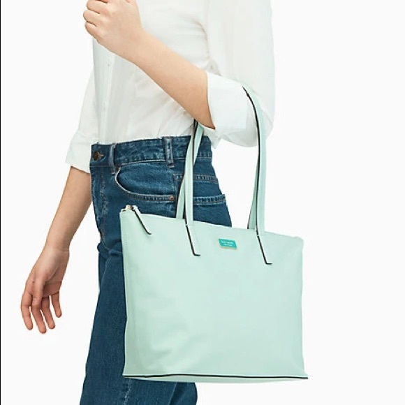 kate spade Handbags - Kate spade TOTE ZIP NWT
